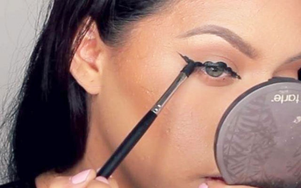 Bubble eyeliner trend